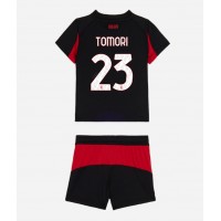 Otroški Nogometni dresi AC Milan Fikayo Tomori #23 Domači 2025-26 Kratek Rokav (+ Kratke hlače)